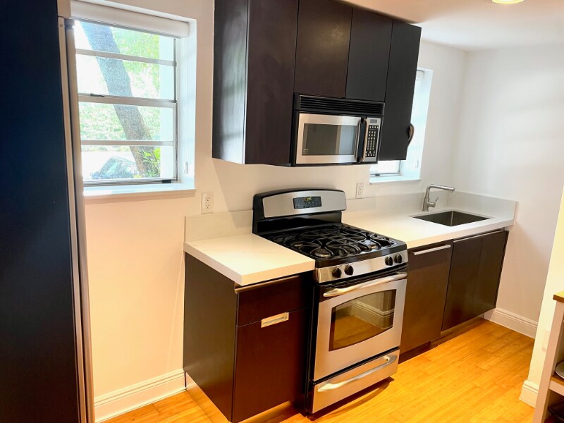 Building Photo - 4812 Pine Tree Dr