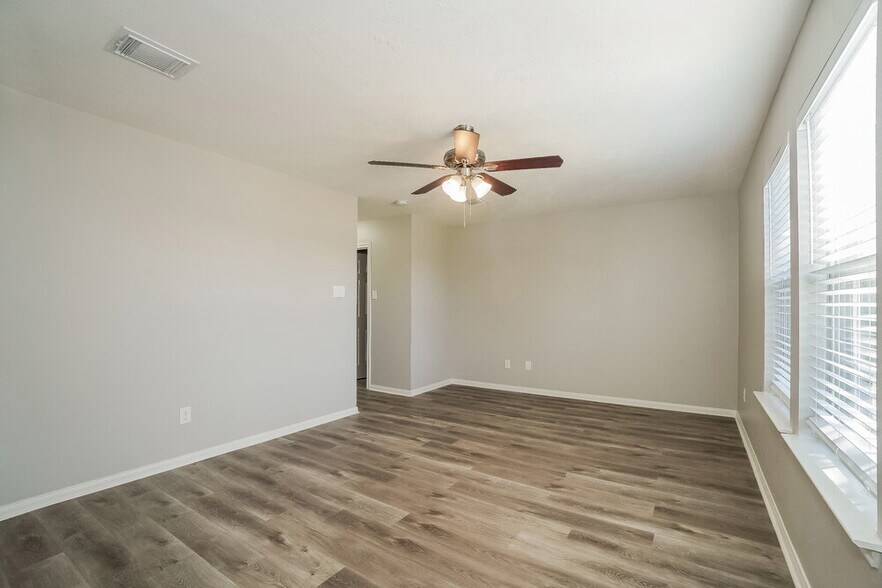 Building Photo - 5370 Kyla Cir