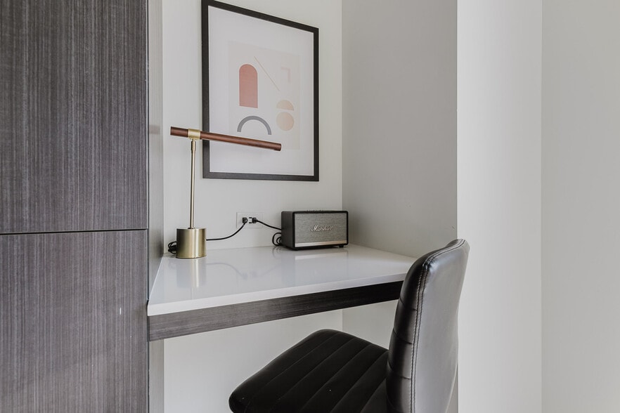 Building Photo - 343 W Schiller St