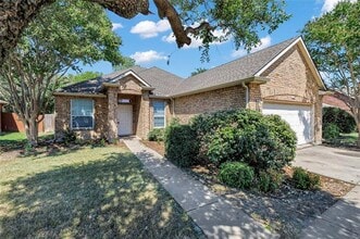 Building Photo - 2409 Spruce Ct