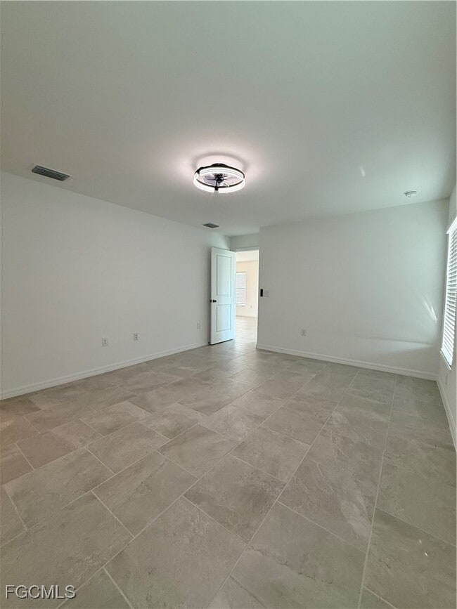 Building Photo - 3850 Treasure Oak Wy