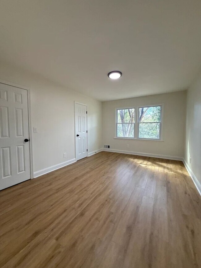 Building Photo - Spacious 4BR/3BA Retreat in Decatur