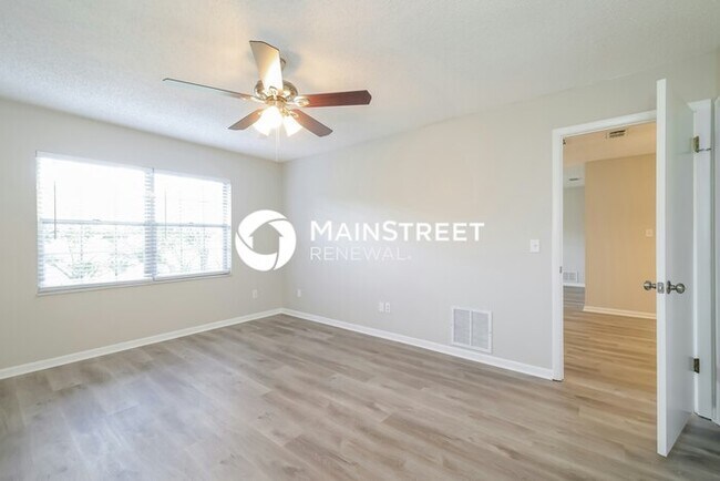Building Photo - 3 Bedroom Pet-Friendly Home in Orlando, FL with Main Street Renewal