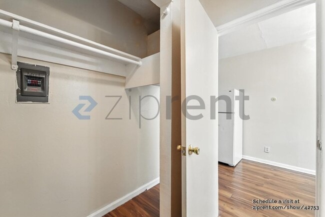 Building Photo - 132 W 18th St