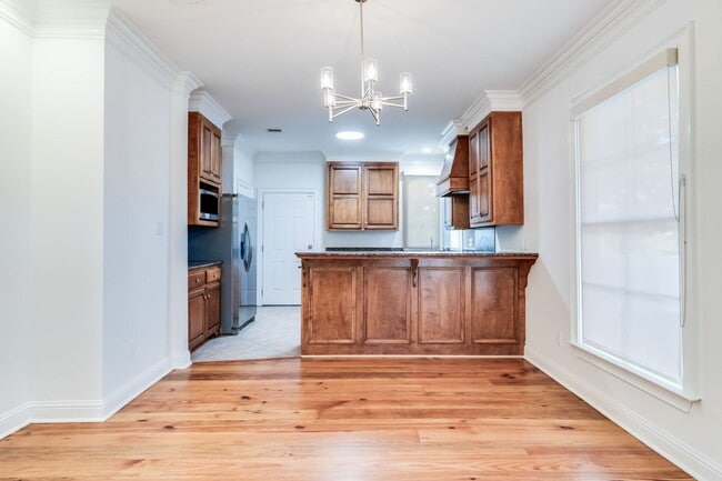 Building Photo - Beautifully Renovated 4-Bedroom Home in St...