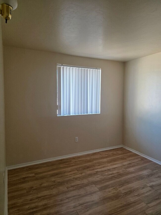 Building Photo - Spacious Large 2BR 1BA Condominium w/ Pool & Spa Access • Freshly painted in Tucson