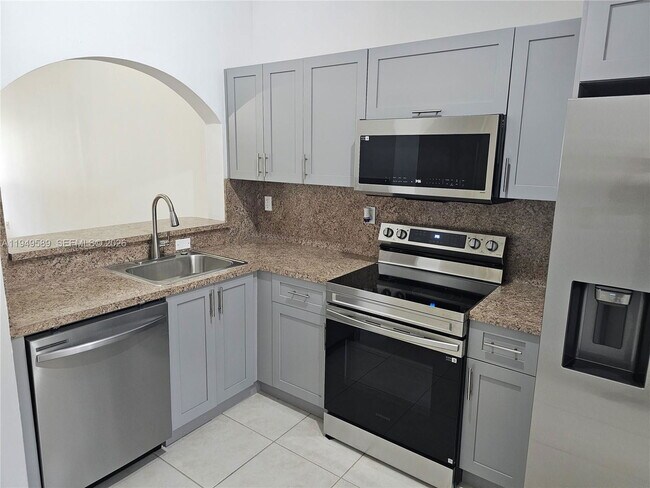 Building Photo - 2911 SE 13th Ave