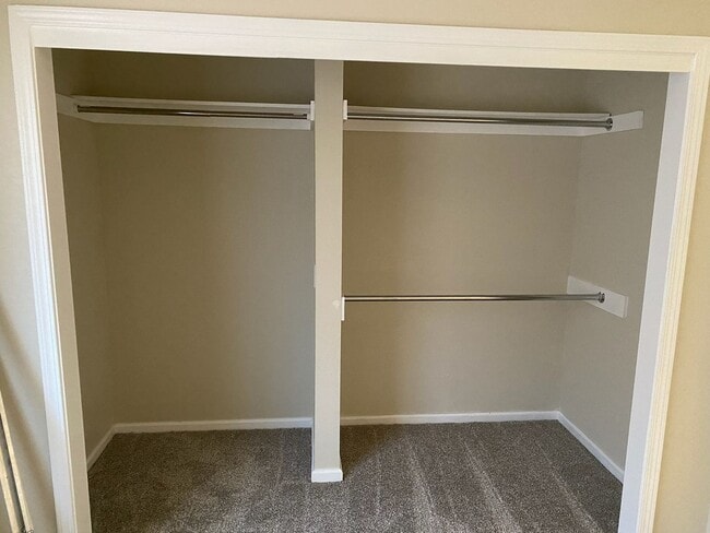 Building Photo - 3710 W Sunnyside Ct