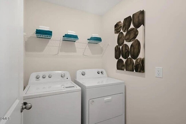 Building Photo - 287 Palm Dr