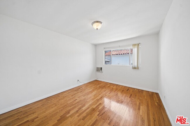 Building Photo - 1206 Hayworth Ave
