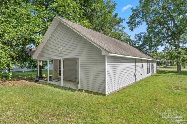 Building Photo - 6184 Green Acres Dr