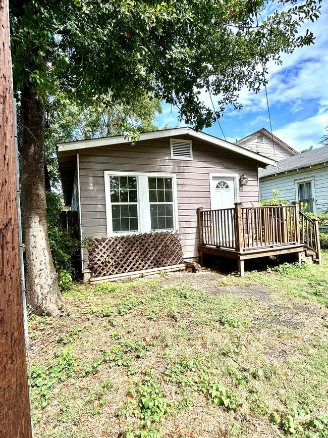 Building Photo - Renovated Shotgun Home
