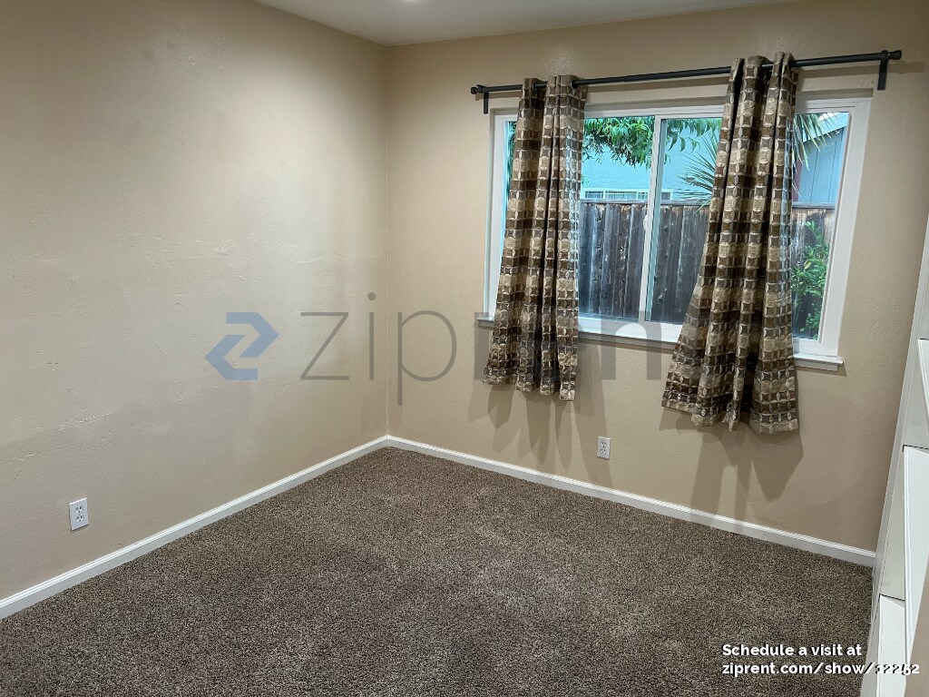 Building Photo - 45 Lonetree Ct