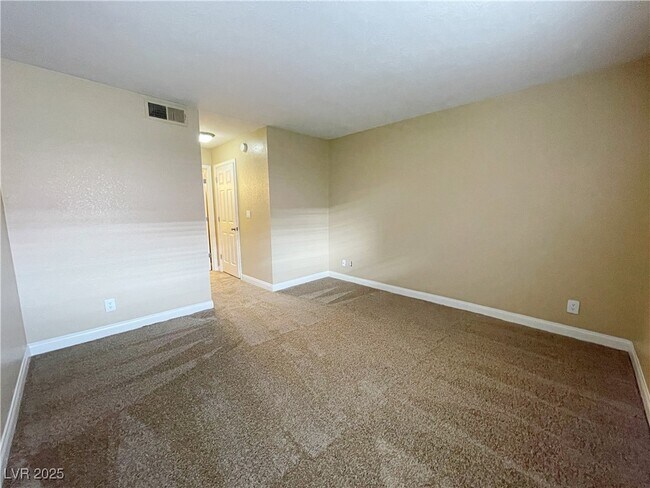 Building Photo - 3135 S Mojave Rd