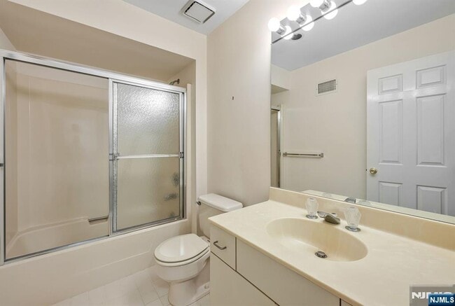 Building Photo - 43 Forsgate Ct