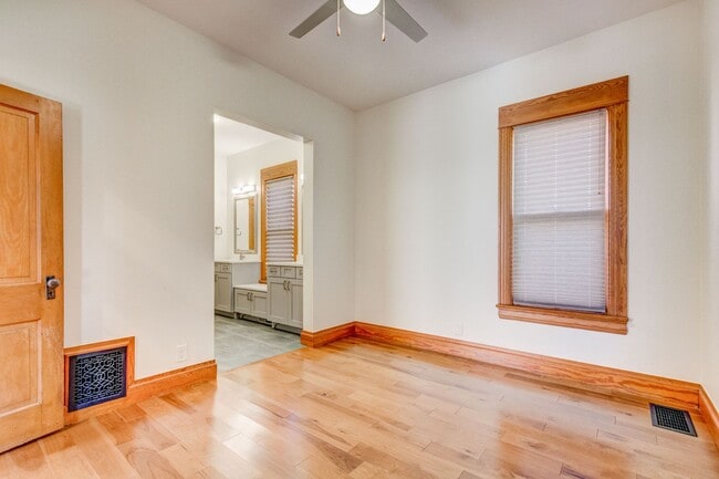 Building Photo - Gorgeous 3BD/2.5BA Downtown Boulder Home- ...