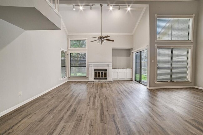 Building Photo - 3310 Meadway Dr