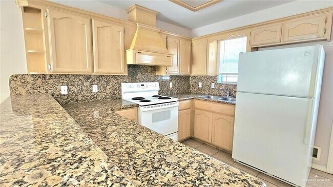 Building Photo - 621 S Pebble Creek