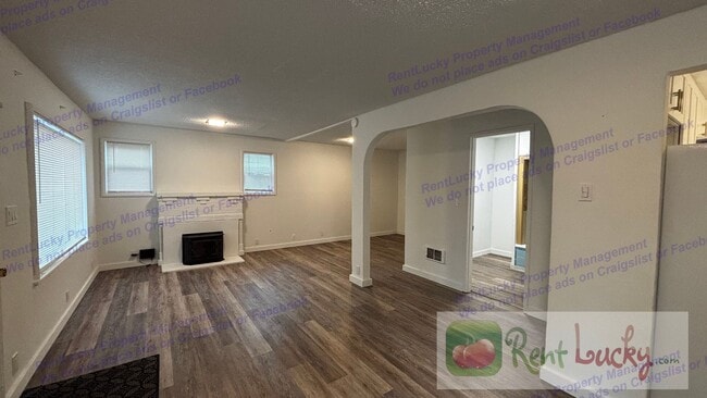 Building Photo - 2BR/2BA Home in Maple Leaf – Amazing Finished Attic + Driveway Parking