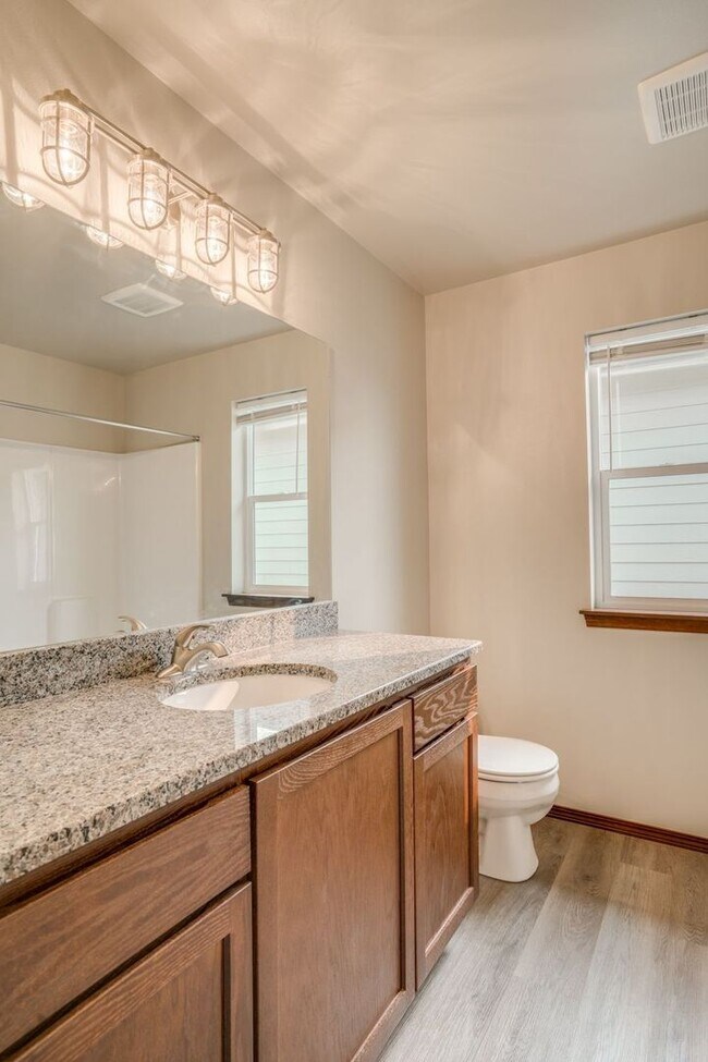 Building Photo - Fantastic 3-Bed, 2.5 Bath with 2-car garage!