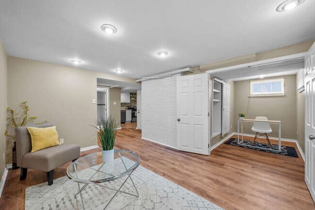 Building Photo - Updated 3-Bedroom, 2-Bath Home in the Hear...
