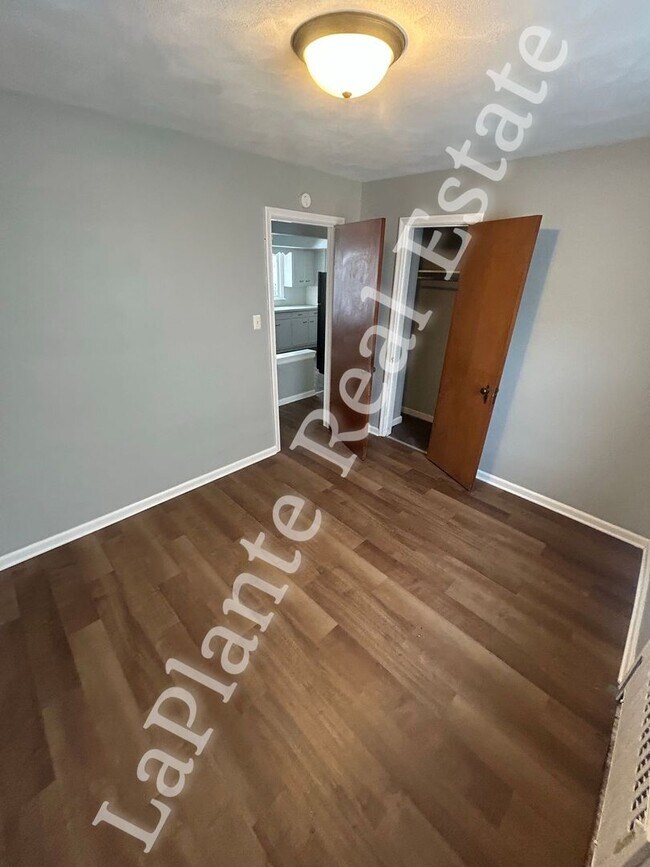 Building Photo - Cozy 2-Bed Home in Toledo