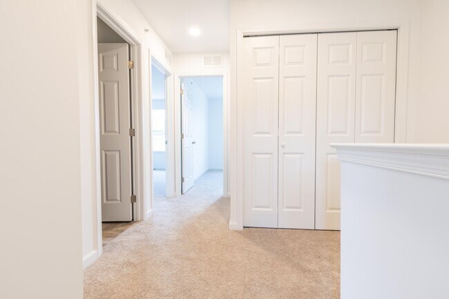 Building Photo - Brand New End Unit 3 bed, 2.5 bath townhome in Carlisle!