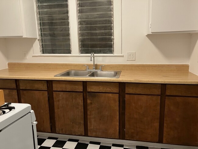 Building Photo - 622 N La Fayette Park Pl