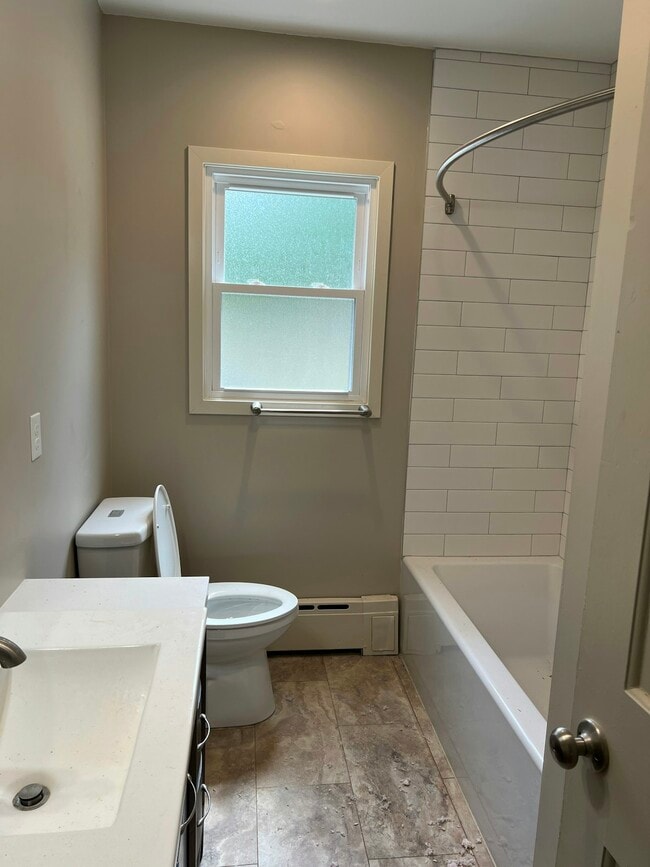 Building Photo - 816 N Monroe St