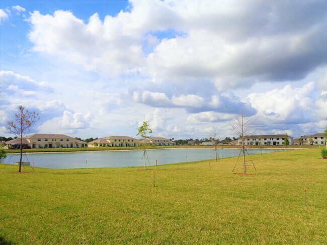 Building Photo - 10004 W Villa Cir