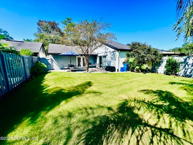 Building Photo - 184 Bermuda Ct