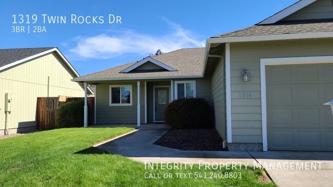 Building Photo - 1319 Twin Rocks Dr