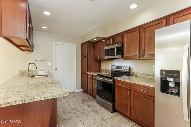 Building Photo - 4420 W Mercer Ln