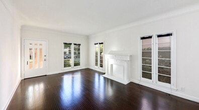 Building Photo - 132 N La Peer Dr