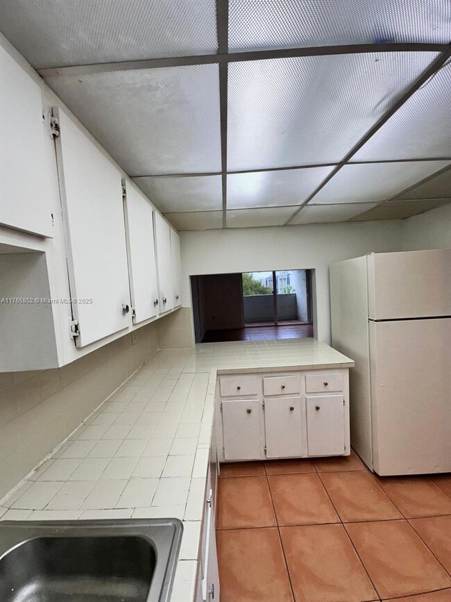Building Photo - 10000 NW 80th Ct