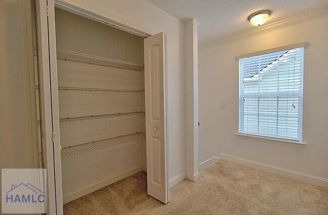 Building Photo - 188 Grandview Dr