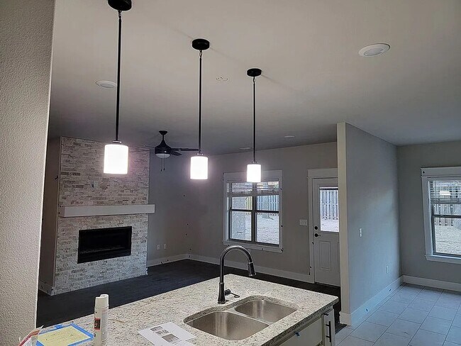 Building Photo - 4202 SW Plumley Ave