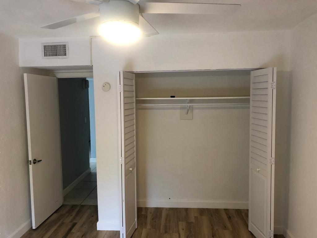 Building Photo - 6884 N Kendall Dr