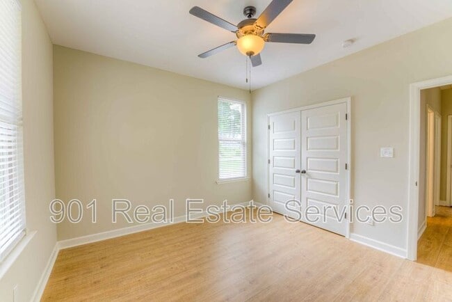 Building Photo - 1074 Faxon Ave