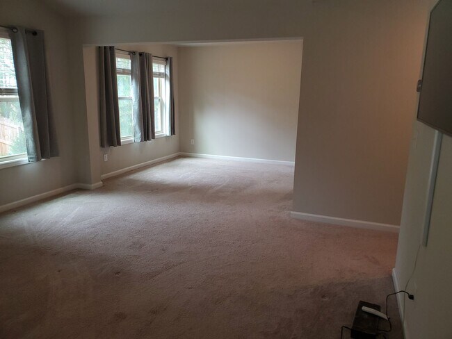 Building Photo - 3216 Baylor Cir