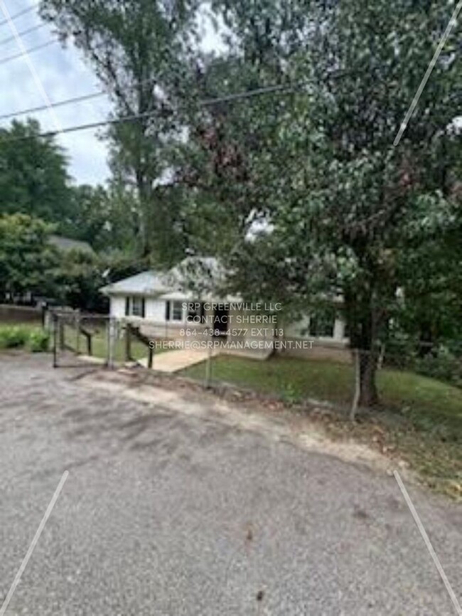 Building Photo - NEWLY RENOVATED HOME!!! 3 BEDROOM 2 BATH H...