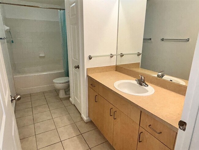 Building Photo - 533 NE 3rd Ave