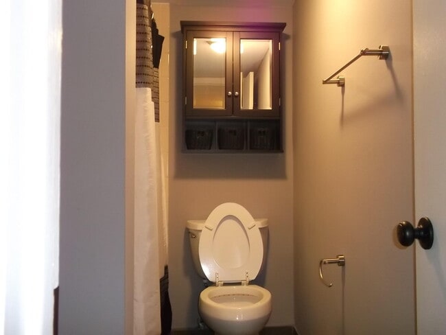 Building Photo - 743 SE 1st Way