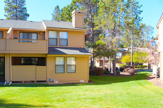 Building Photo - 36 Fairway Village Ln