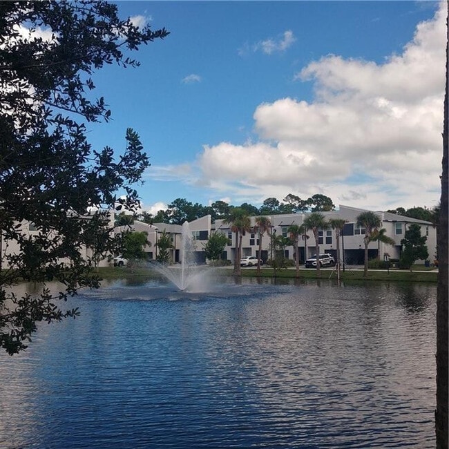 Building Photo - 3919 SE Mentmore Ln