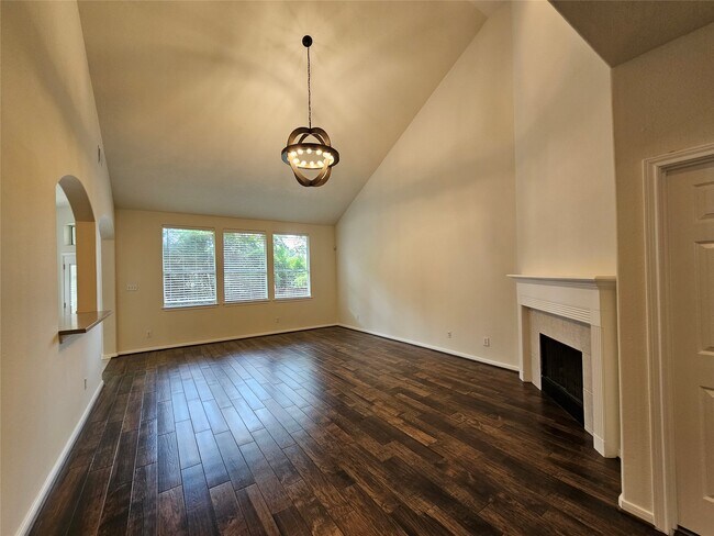 Building Photo - 98 W Knightsbridge Dr