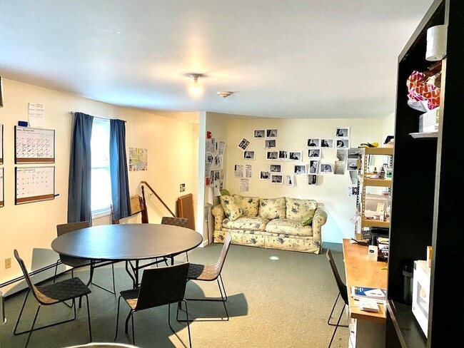 Building Photo - 855 Aquidneck Ave