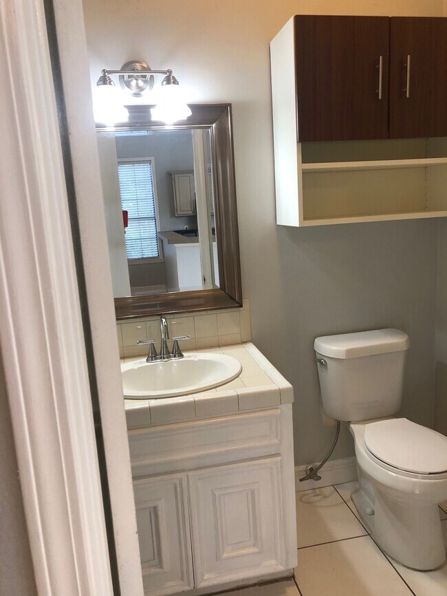 Building Photo - 543 W 27th St