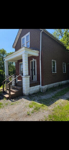 Building Photo - 2120 St Louis Ave