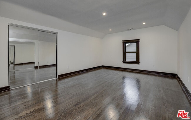 Building Photo - 140 Roselawn Pl